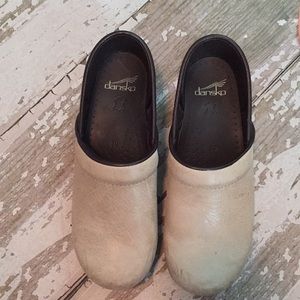 Tan Dansko 39 mules clogs